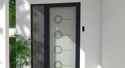 Haustür mit Seitenteil aus Glas